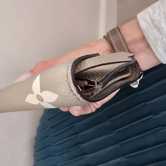 Louis Vuitton Victorine wallet - Picture 6 of 15